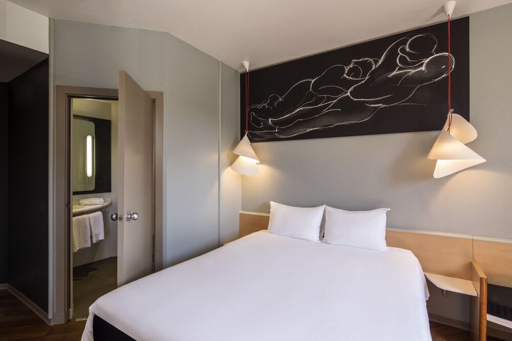 Hotel Ibis *