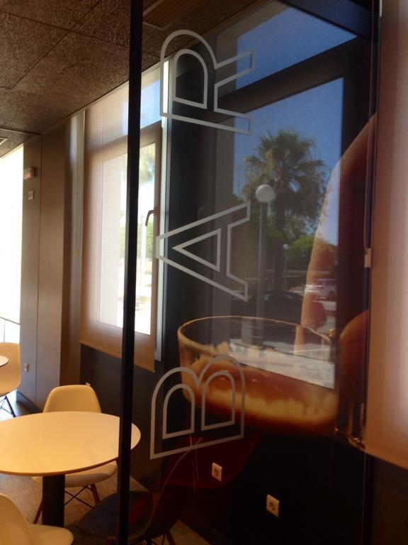 Ibis Hotel *
